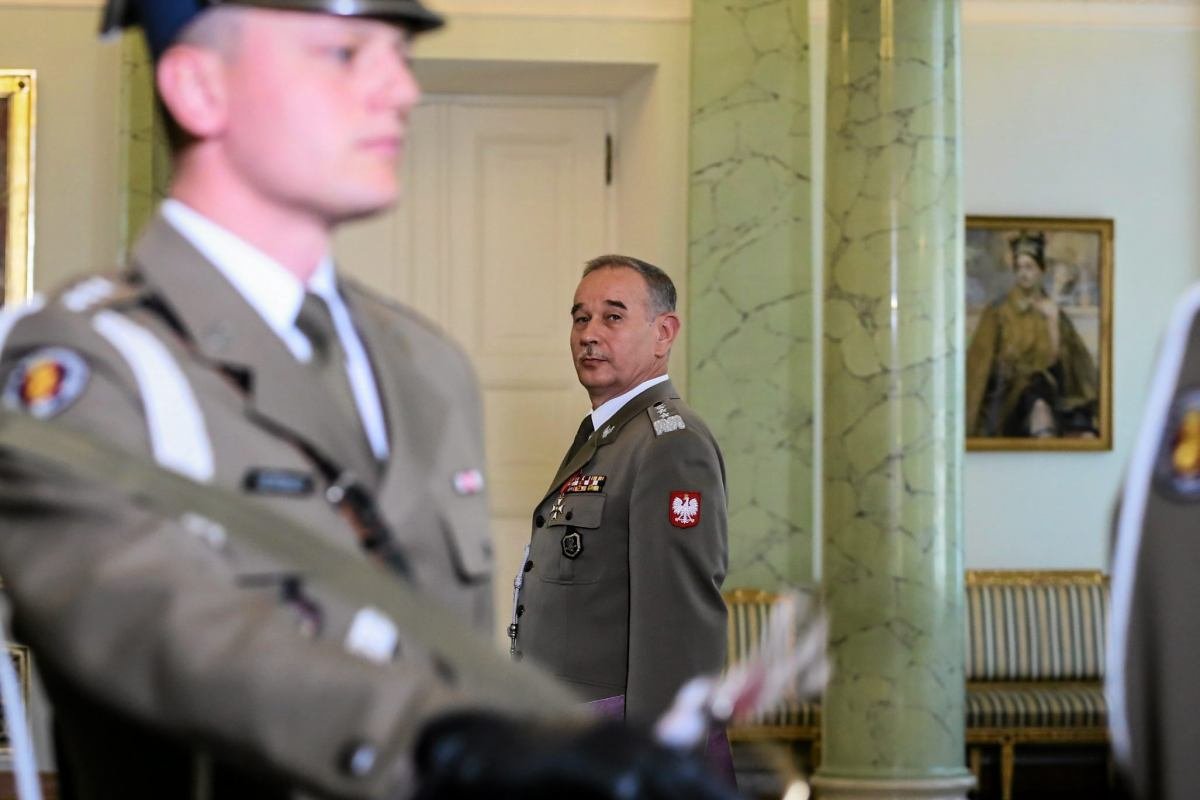 'Gen. Mieczysław Gocuł dla 'Wyborczej': Dla mnie to zdrada stanu. Coś niewyobrażalnego dla żołnierza' 'Czy wojsko może być użyte do tłumienia protestów po wyborach przegranych przez obecne władze? Czy może dojść do zamachu stanu, próby zachowania władzy za pomocą wojska?…