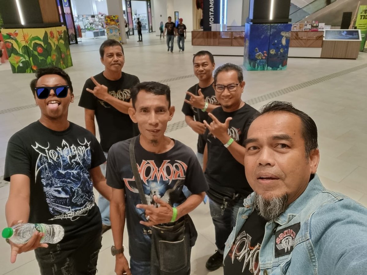 amersyarifudin's tweet image. Hari Raya Thrash ✅
Maulid Thrash ✅

Forever In Time 30th Anniversary CROMOK @ Zepp KL  🤘🎸🤘

#metalforever
#forevercromok
#foreverintime
#foreverintime30thanniversary
#cromokanniversary
#konsertforeverintime