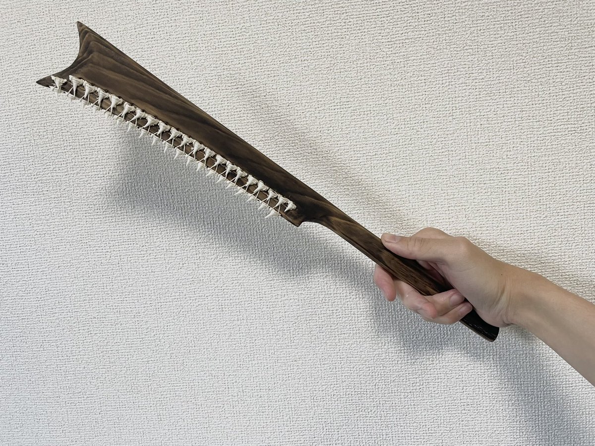 お土産　伝統工芸　サメの歯　武器　剣　呪術 標本作ってる時にサメの歯が鋭すぎることにイライラして、昔邪悪な剣に