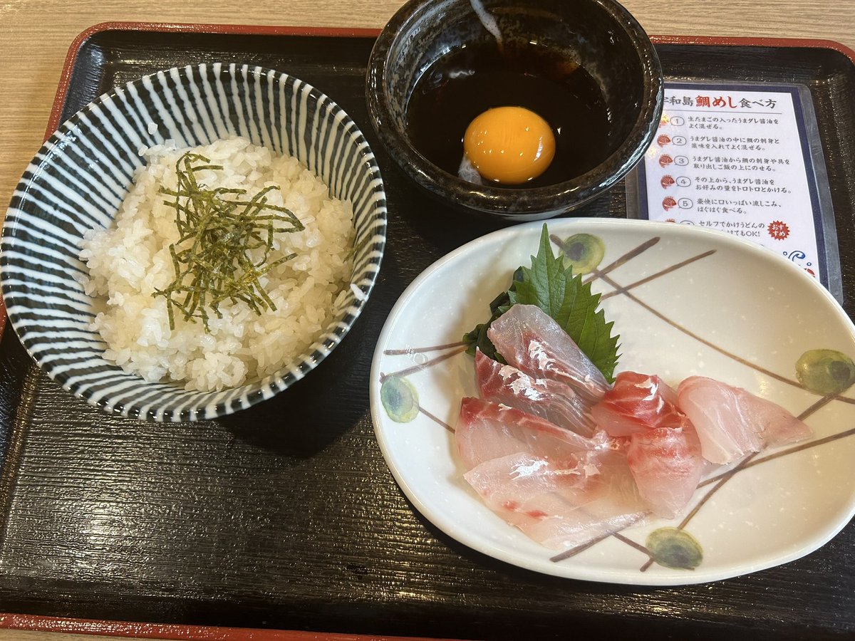 ramen_8beat's tweet photo. 昨日はひたすら某人気ラーメン店のスープに使う背ガラとゲンコツをカットしてました。ラーメン屋が美味いスープを作れるのは支えてくれる業者さんのおかげだなぁと。1ヶ月半ラーメン作ってなくて前進してない感出てるんですけど...大丈夫🙆‍♀️なはず。遠回りするのが逆に良かった的なアレのアレ的なやつ https://t.co/Xp5gdZI2u3