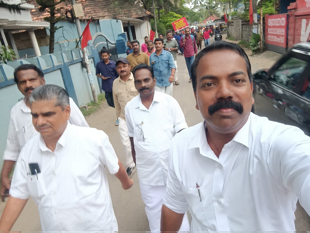 Navanee17151804's tweet photo. തീരദേശ ജാഥയിൽ പ്രിയപ്പെട്ടവരോടൊപ്പം https://t.co/rWf0kBV4wz