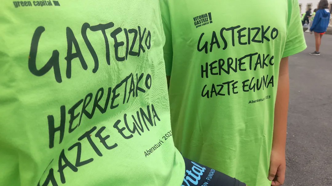 AcoaAke's tweet photo. 📌  #Gasteiz|ko herrietako Gazte Eguna, #Aberasturi kontzejuan 🎇 Aberasturi punto de encuentro de la juventud de los #concejos de la Zona Rural de @vitoriagasteiz 

🖌  Por la mañana han rematado un mural y para la tarde tendrán numerosas actividades 🎶

#ACOVI #Araba https://t.co/TSizjeyuJX