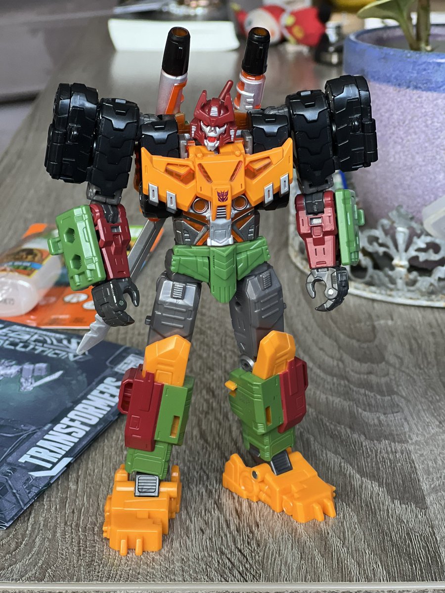 Snarfoid's tweet image. BLUDGEON! #Transformers #TransformersLegacyEvolution #Decepticon