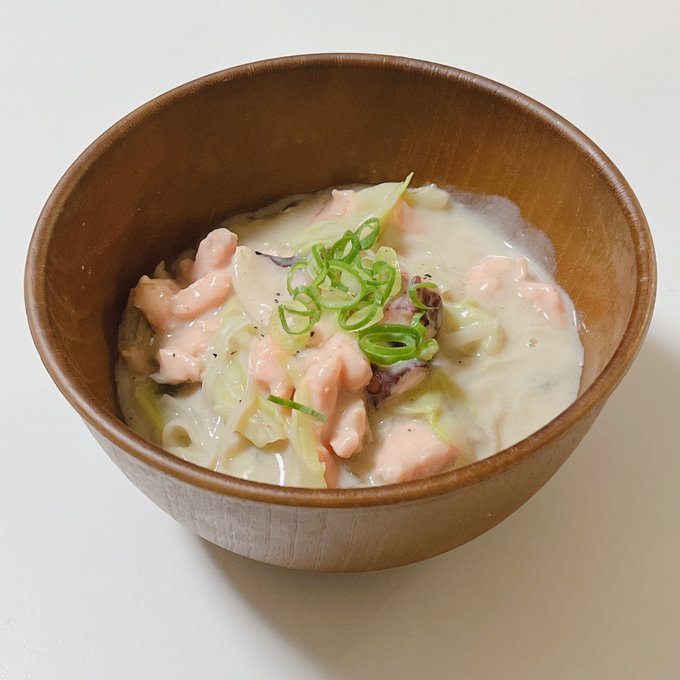 キャベツとサーモンのクリームフォー🍜 