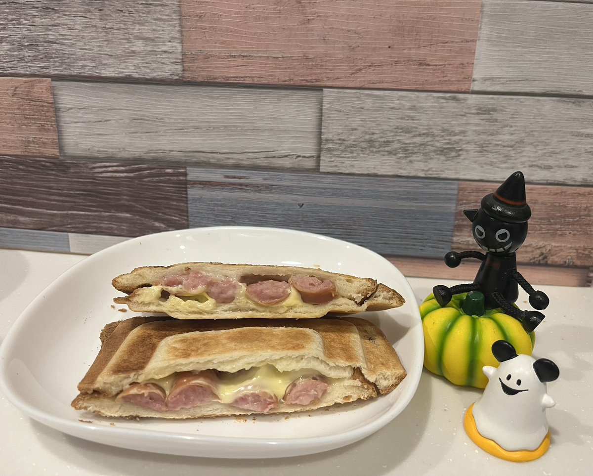 よつばハト (@kegykbjtb9i9nhq) on Twitter photo 子どもも大好きシャウエッセンを今回は、挟んでみました‼️味は、やはり間違いなくパリッとして美味い😋細かく包丁でスジ入れると噛み切りやすくなりますよ😊
#ホットサンド #シャウエッセン #手作りパン #食パン革命 #焼きパン <a href="/TRIALCOMPANY/">TRIAL(トライアル)公式</a> #トライアル公式アンバサダー #トライアル足利店 子どもも大好きシャウエッセンを今回は、挟んでみました‼️味は、やはり間違いなくパリッとして美味い😋細かく包丁でスジ入れると噛み切りやすくなりますよ😊
#ホットサンド #シャウエッセン #手作りパン #食パン革命 #焼きパン <a href="/TRIALCOMPANY/">TRIAL(トライアル)公式</a> #トライアル公式アンバサダー #トライアル足利店
