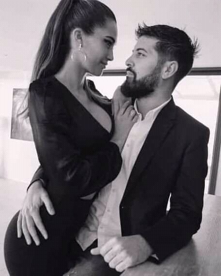 Houari227's tweet photo. In front of your eyes...
I don't have many options
Either I love you or I die in love with you..💗 https://t.co/WaQjNtwHtw