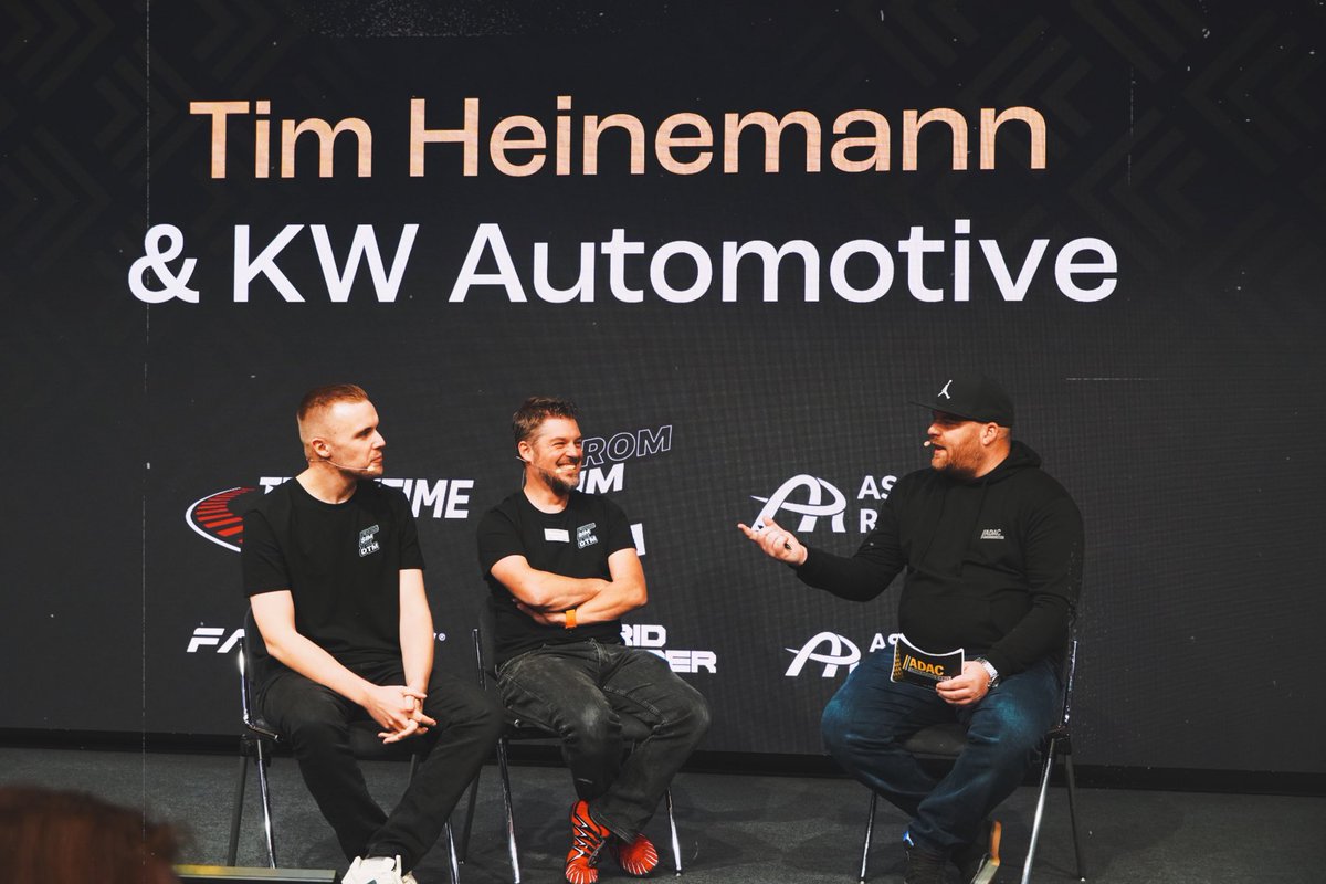 Day 2 of #ADACSimRacingExpo2023 is giving us one highlight after another. #FromSimToDTM hero @heinemann_tim just visited us on stage for an interesting interview and many stunning insights on his racing journey so far ✅ #SRE23 #SimRacingExpo23 #SimRacingExpo