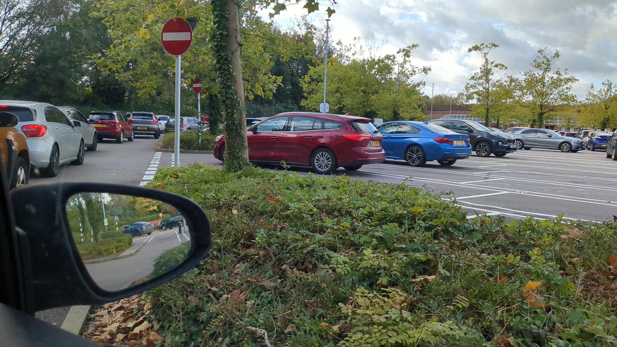flyingfungi's tweet photo. @sainsburys been in your carpark for over 20 mins now, no movement and noone doing anything about it. Will I ever leave? https://t.co/RlIdxquBDy