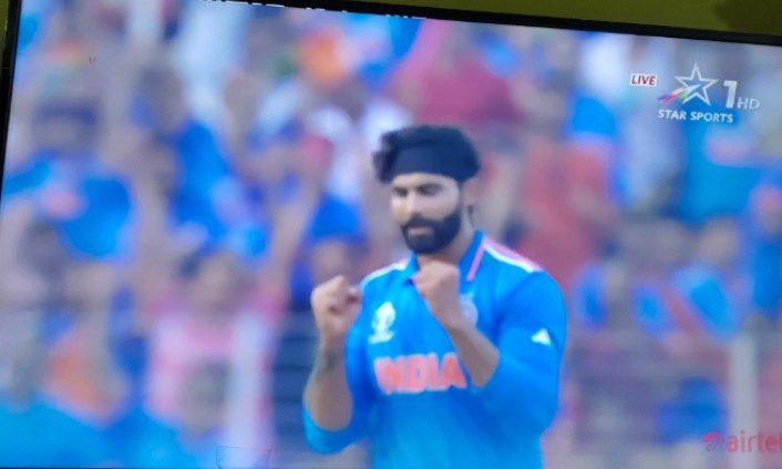 AnupamR38354900's tweet image. Spotted Ravindra Jadeja In Today&apos;s Match Between India &amp;amp; Pakistan❤️😍

#OneForTheHome #CWC23 #INDvsPAK 
#HisenseIndia 
Tagged
@SapnaChawla84 
@Kumarivaishali9 
@abhasnith 
@mansari0795 
@santoshgodage 
@DiprajMondal13 
@ManashM89318848 
@Vivek8880891
@adilimam786