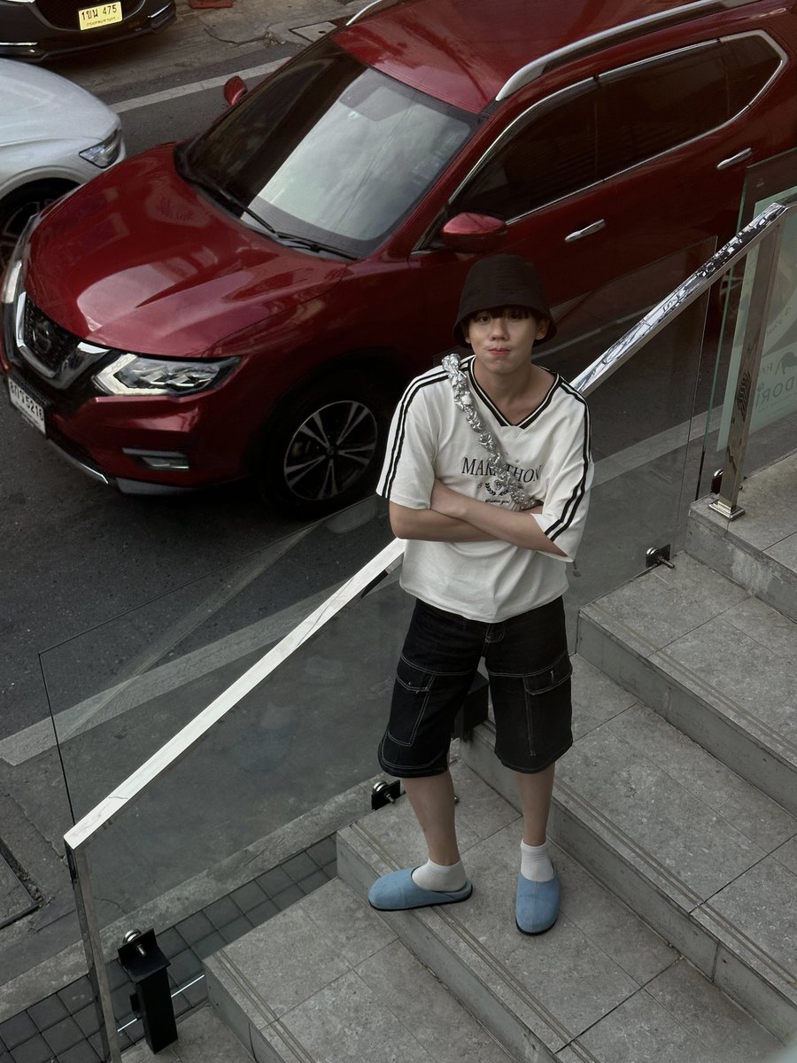 เธเธทเนเธก tweet media