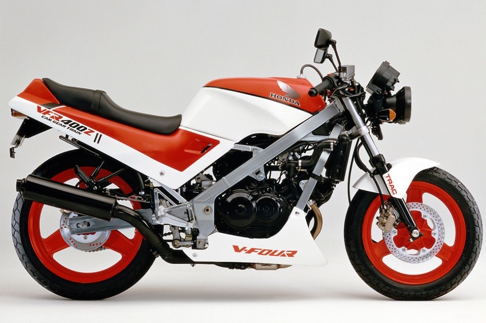 MarkNamera's tweet image. 今日は懐かし80年代90年代バイク談義が盛り上がった日でした
#KAWASAKI
#KR250
#HONDA
#VFR400Z