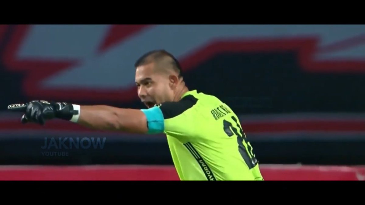bolavids's tweet photo. Andritany Ardhiyasa mendapat sorotan lebih di putaran pertama Liga 1 musim ini.

Salah satunya tentu soal blunder. Meski begitu, masih banyak save-save yang sukses ia lakukan.

Full perform
▶️ https://t.co/Crh6C1PyAD https://t.co/QjSfDFp1Mg