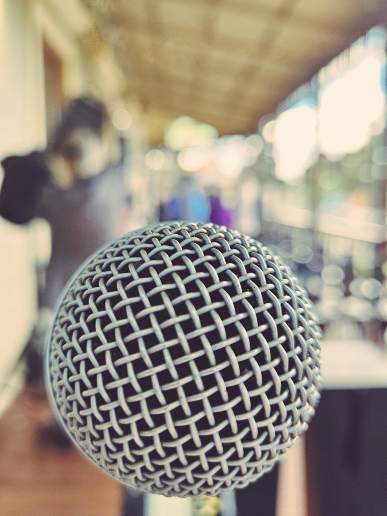 reecepedretti's tweet image. First gig back behind the 🎤 mic tonight... felt good! #weddingsinger #impooped
