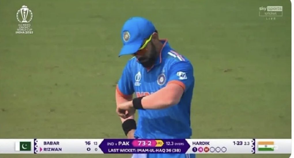 vinayG__'s tweet photo. King was waiting for Pakistani batting to collapse.. they didn’t disappoint!
#INDvsPAK #INDvPAK https://t.co/Zb7IMB4SuP