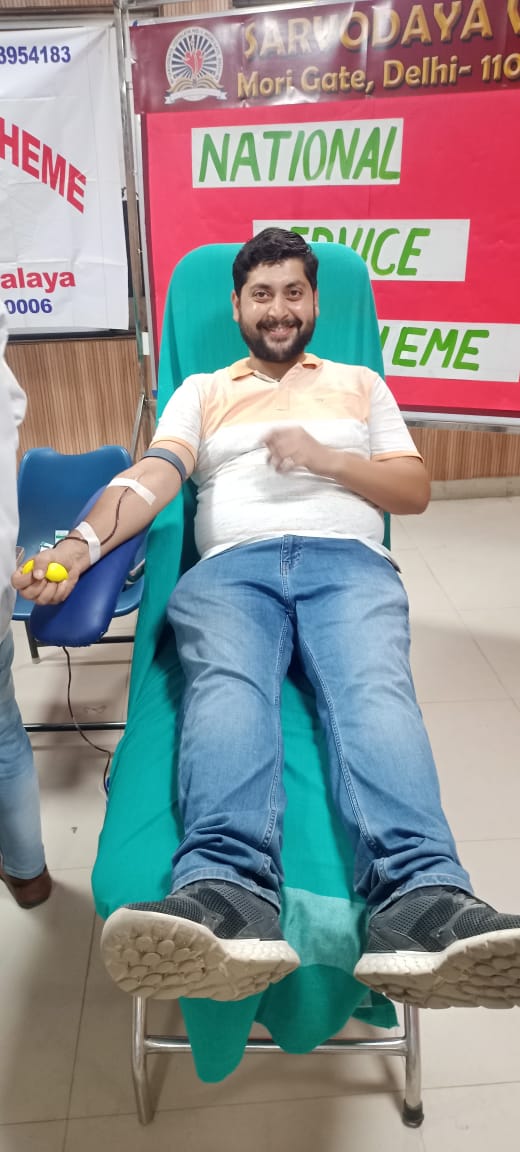 Blood is the most important gift that anyone can give to another person - the gift of life. HoS of @Morigate_No1 Sh.Ajay Kr motivated the schl staff by donating blood in the first line. #BloodDonation #gratitude #nss @Dir_Education @gupta_iitdelhi @PbpandeyB @deshbhaktidelhi