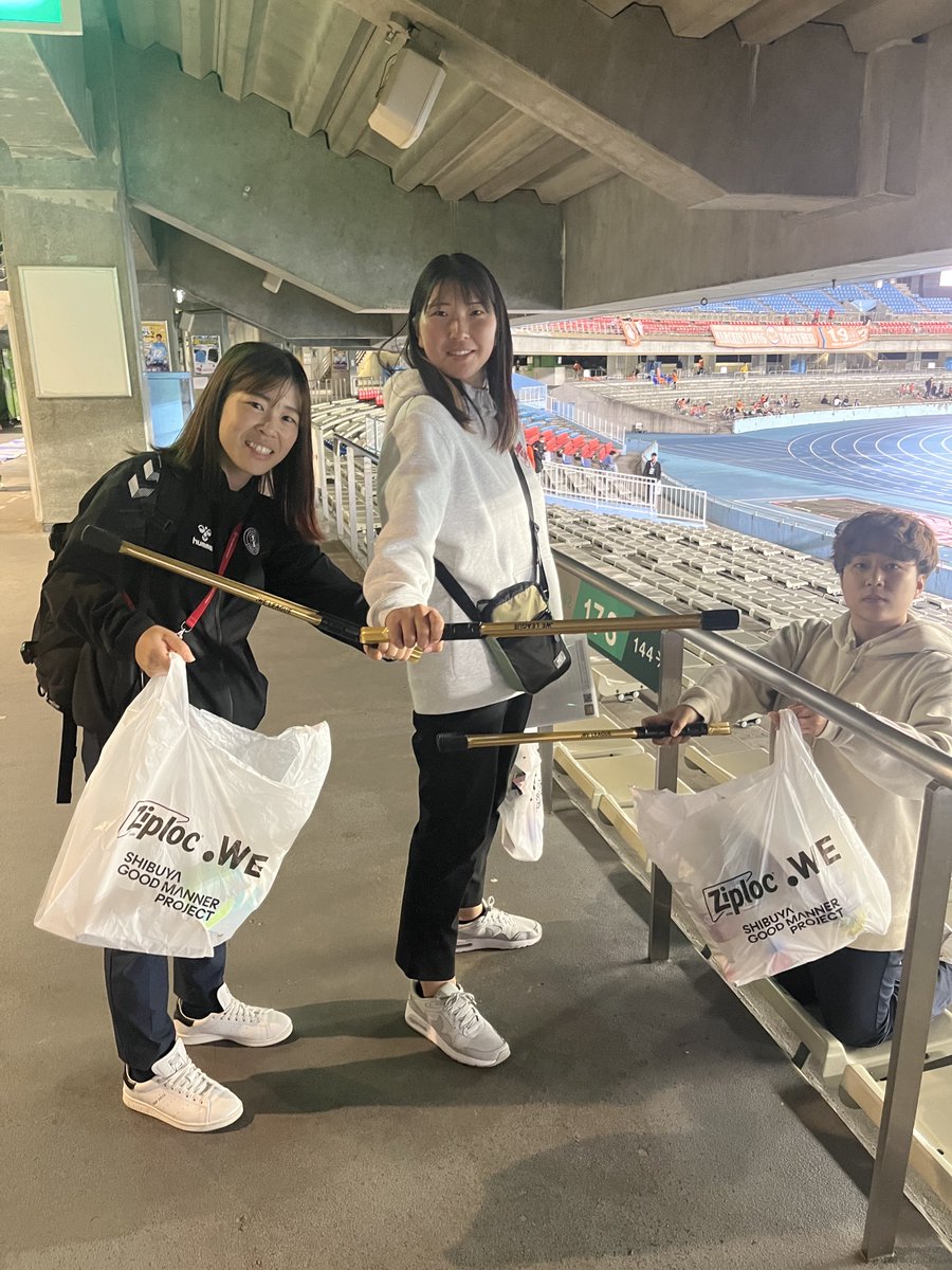 試合終了後に開催された「WEリーグ×Ziploc®クリーン活動」イベントの