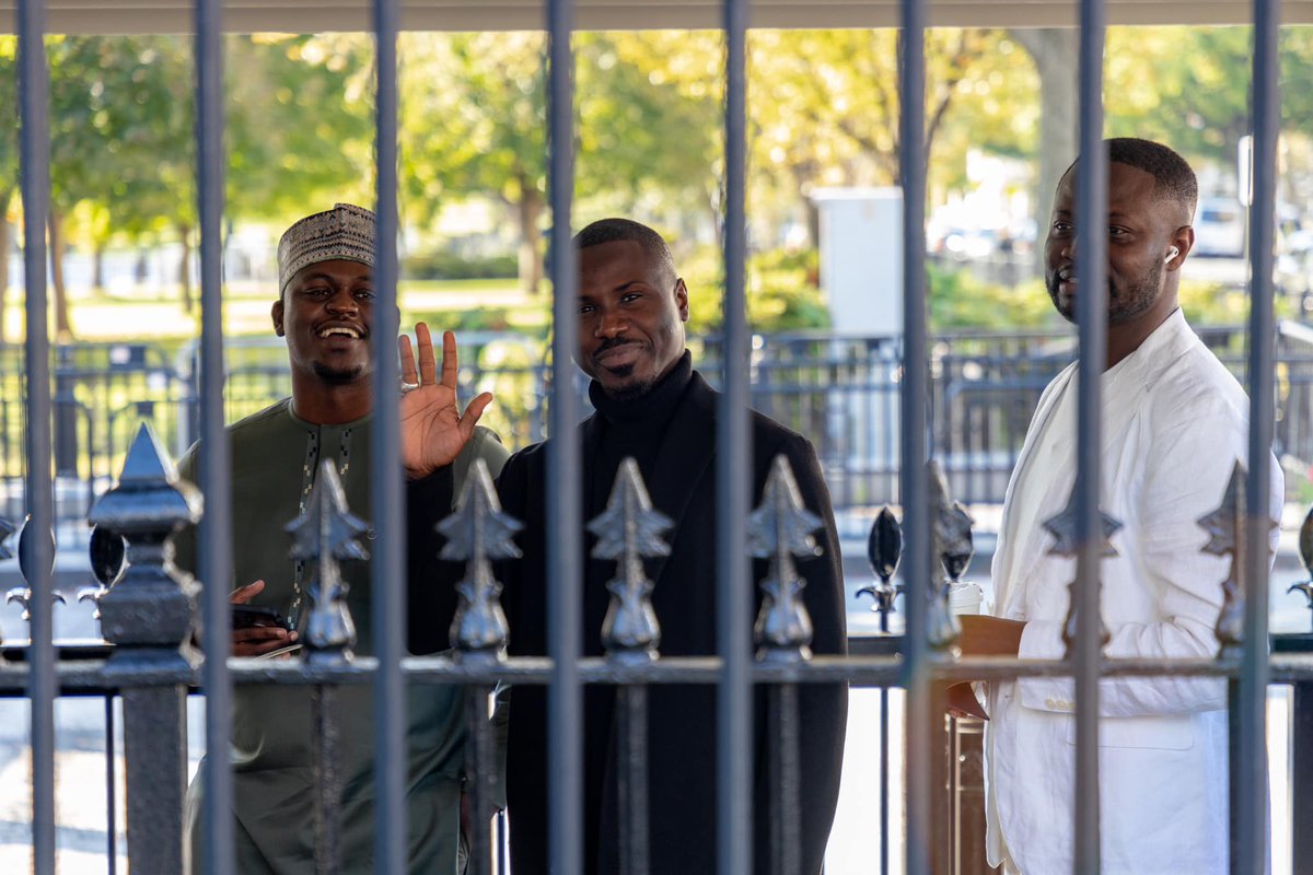 exclusifnet's tweet photo. Etats Unis : Thione Niang, Fata, Dip Doundou Guiss... reçus à la maison blanche https://t.co/fS7hkdp6PC #Give1Project #InvestingInyoungGlobalLeaders #LesDeterminés #JEUF #Thioneniang #washingtondc
#Dagency_Bnstudios https://t.co/gxarOs3TcK