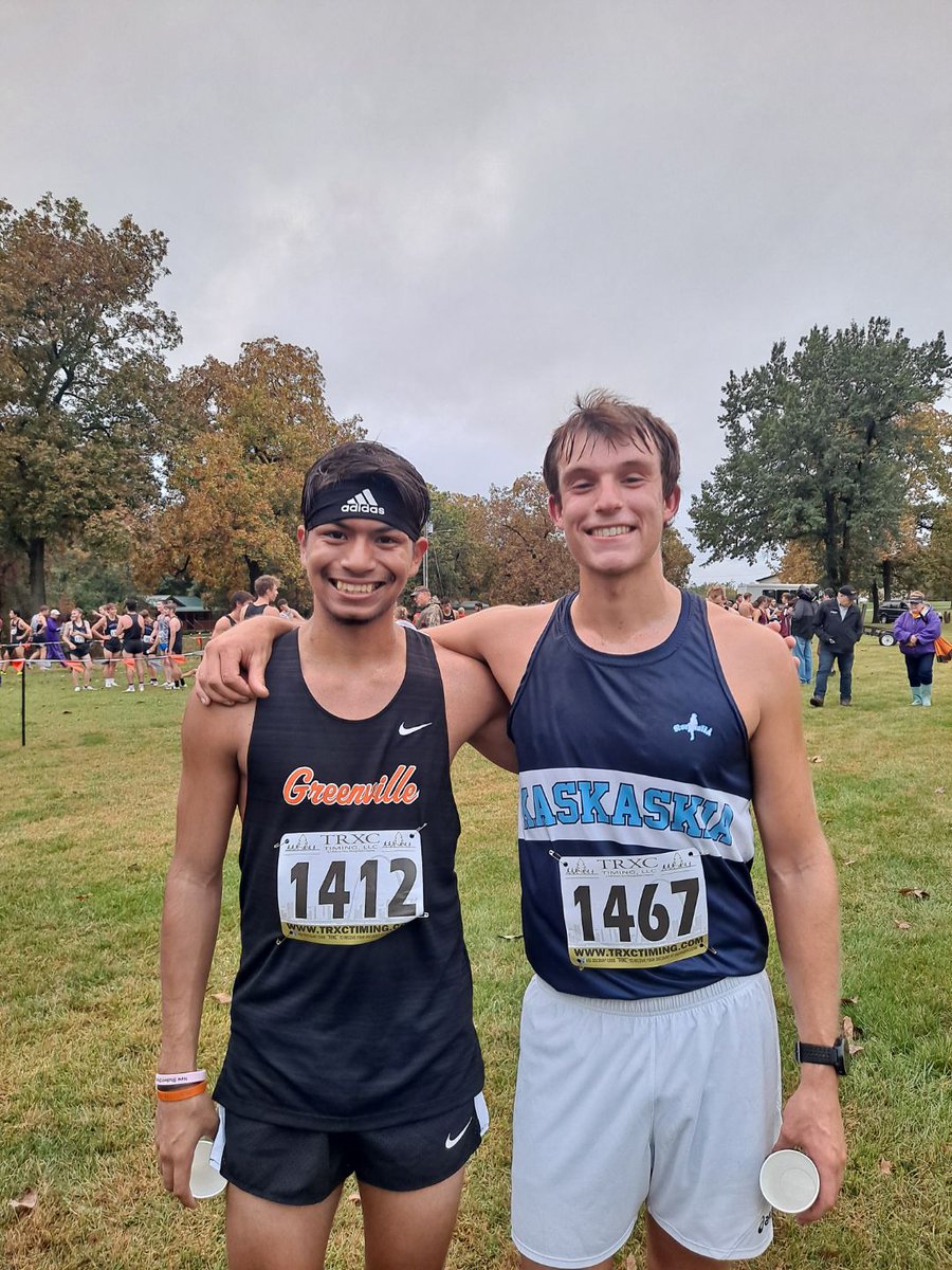 NCHSTrackField's tweet photo. Great pic of 2 NCHS XC teammates after competing against each other today! Great job L. Zavala and N. Zwilling.
#CHOPWOODCARRYWATER
#alwaysfriends https://t.co/9eElSv8ei0