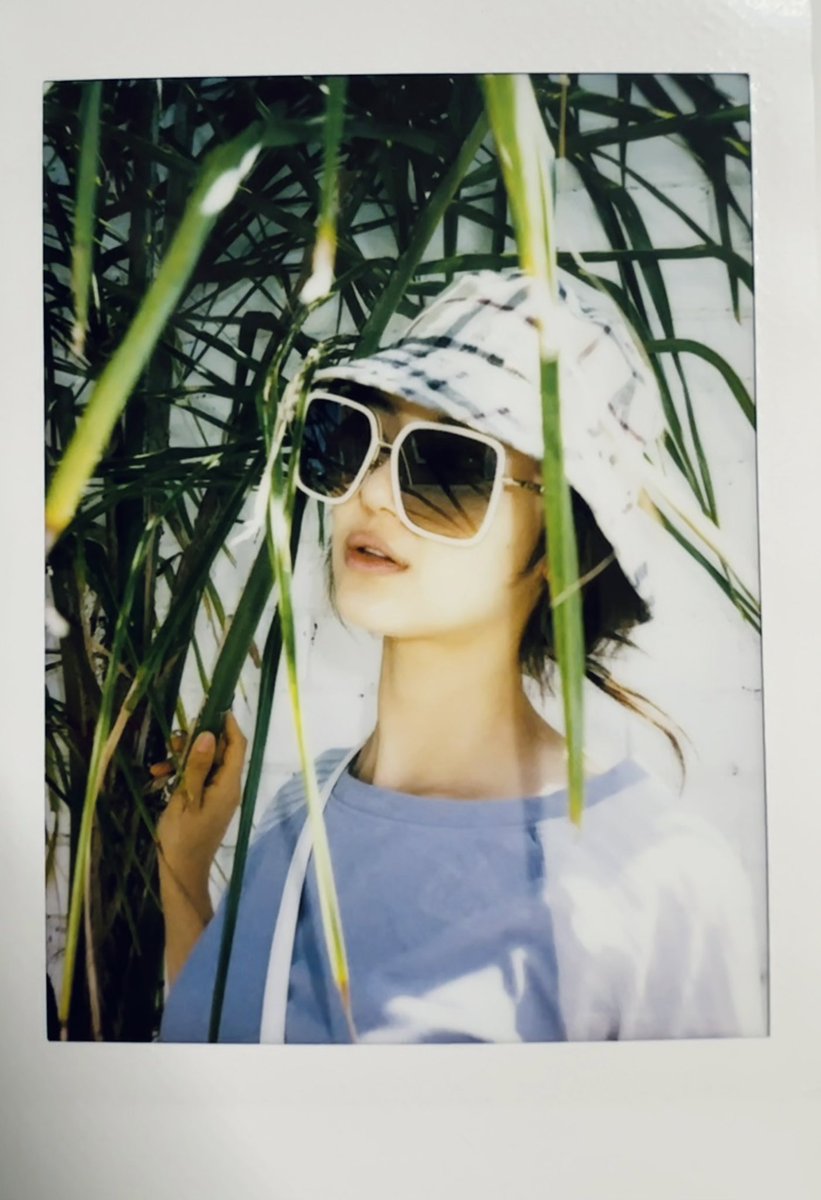 NewJeans_twt's tweet photo. 🩵🌱😎🌊 -Sunnies Series (Version 2:) Happy days by the seaside!! ㅎㅎㅎ

#NewJeans #뉴진스 #DANIELLE #다니엘  #DaniTravels https://t.co/l1D1qX27T5