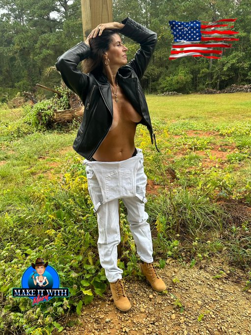 ❤️ A beautiful morning.  https://t.co/KKwQdsucQd https://t.co/QBFCQFlhMx<a href="/tag/jeep"class="tags"><span>#jeep</span></a><a href="/tag/themaryburke"class="tags"><span>#themaryburke</span></a>