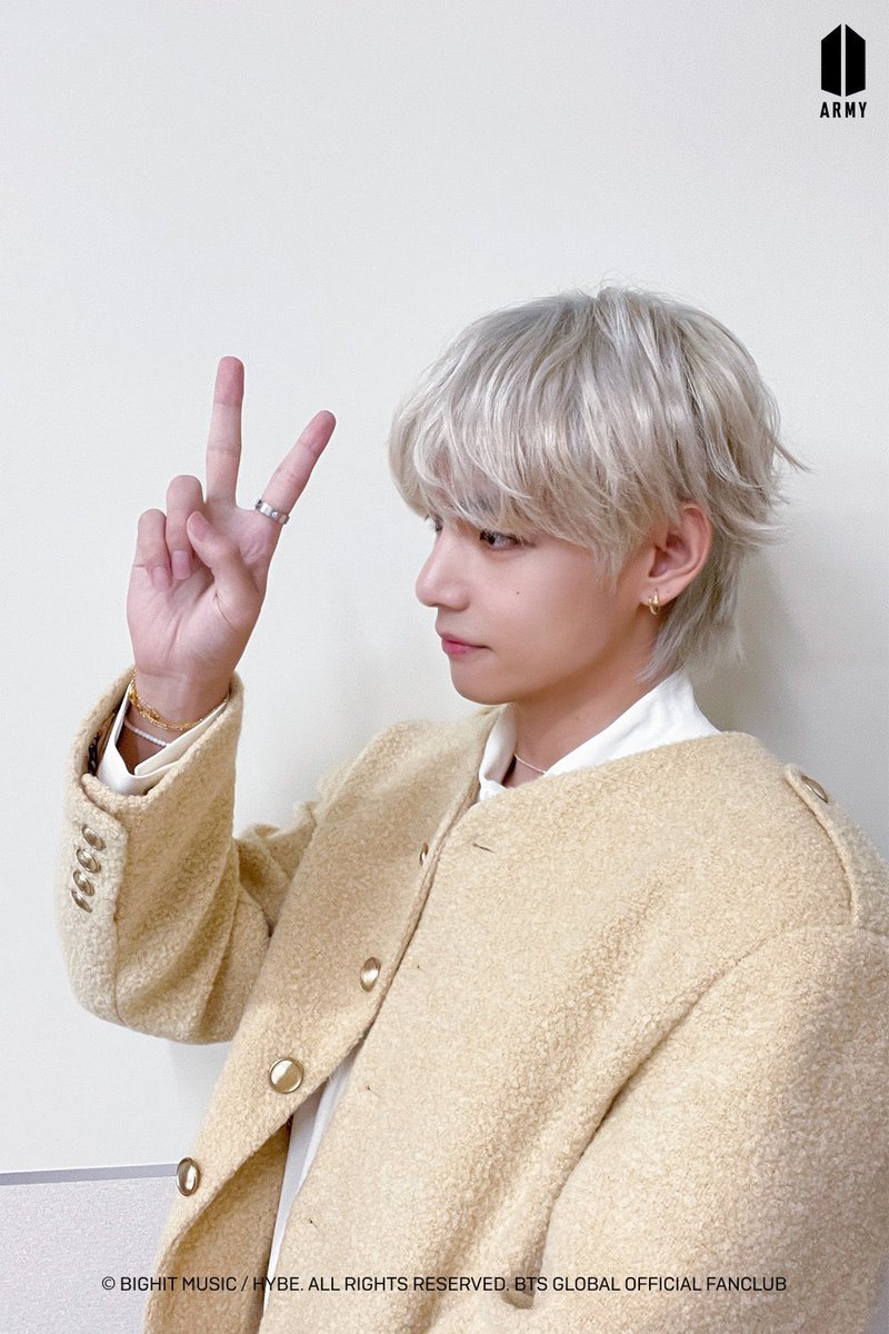 taeguide's tweet photo. [PHOTO] V in Japan https://t.co/fvsDS39zel
