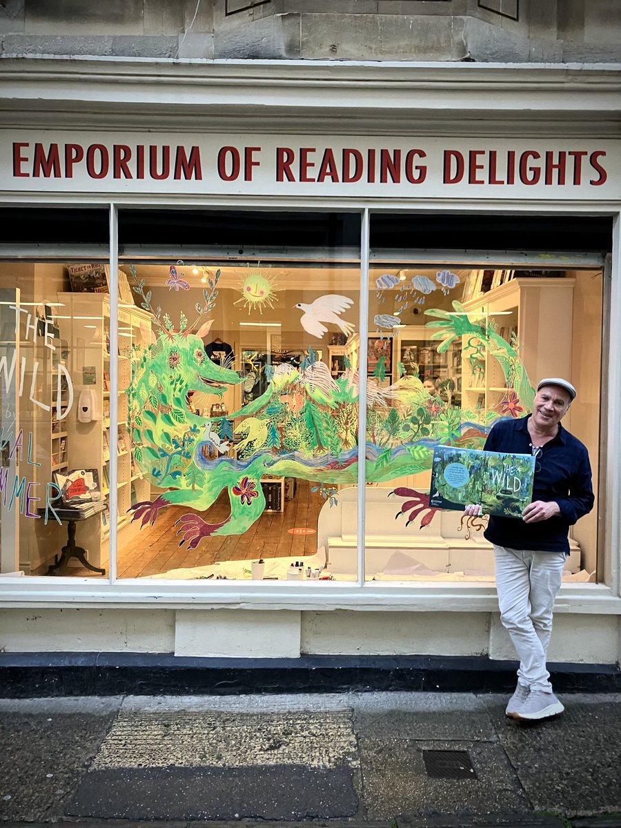 Happy #BookshopDay! Sending love to all our wonderful booksellers! If you get a chance, pop in and support your local bookshop ♥️

#BookshopDay #ChooseBookshop #BooksAreMyBag
@mrbsemporium @DauntSummertown @KenilworthBook @pickledbooks @kewbookshop @StanfordsTravel @Foyles