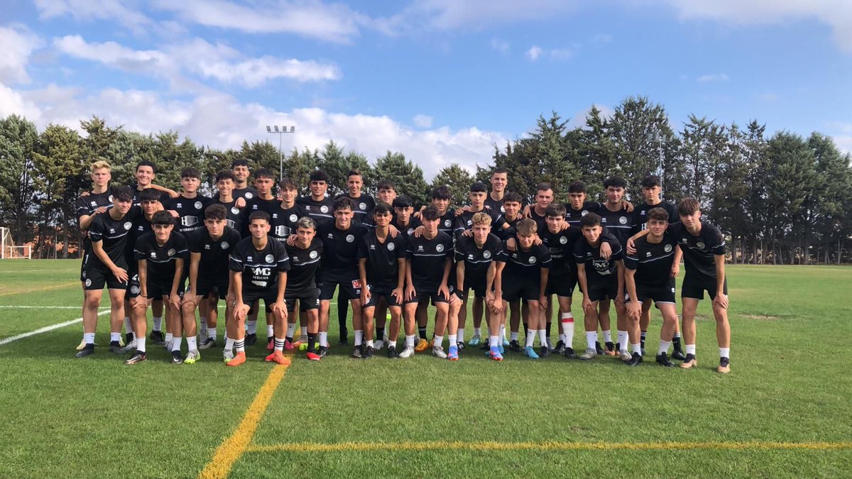 👏 Queremos agradecer al @AytoDoninos y al <a href="/CDDoninos/">C.D Doñinos</a> la cesión puntual de sus instalaciones para que algunos de nuestros equipos puedan realizar sus sesiones preparatorias.

#ConstruyendoUSCF 🏗️