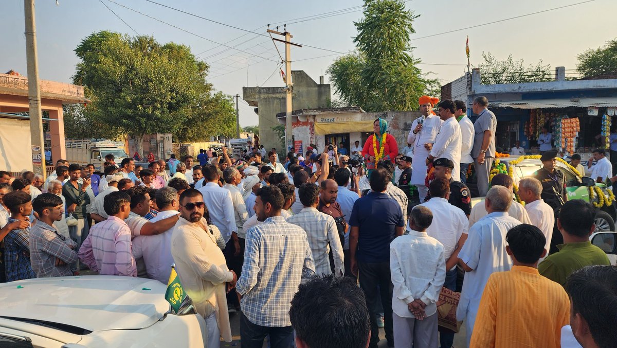 Dchautala's tweet photo. जन संकल्प यात्रा में चक, करड़ और राजपुरा में सम्मानित जनता से मिलना जुलना हुआ और उन्हें पार्टी की नीतियों के बारे में अवगत कराया। मुझे पूरा भरोसा है कि हमारी जीत निश्चित है... https://t.co/swtAGNTH7K
