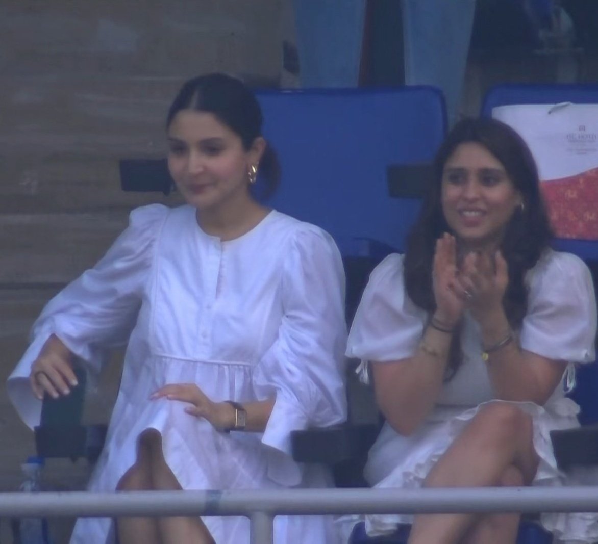 I think it's a good time for Virat Kohli Fan Club and Rohit Sharma Fan Club to call peace. ✌🏻