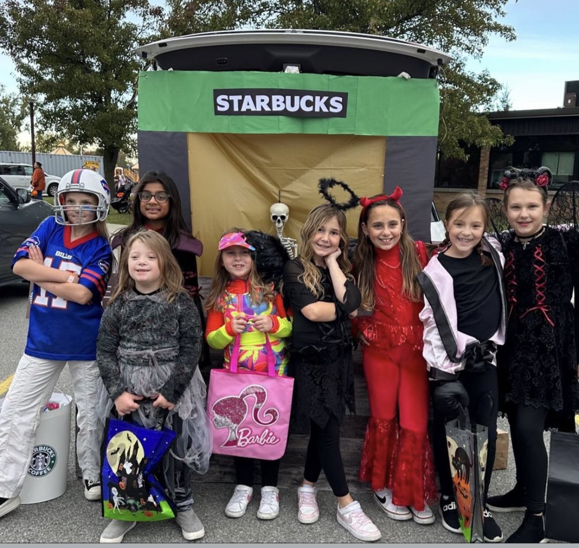 A successful Pumpkin Run/Trunk or Treat! 🎃 Huge THANK YOU to the GL Lighthouse Team, GL PTA, SHJV Cheer, and the amazing families and staff who worked the event either in the school or with their vehicles! Tag us in your photos so we can share! 💛 <a href="/kdelaplante/">Miss DeLaPlante</a> <a href="/sweethomecheer/">Sweet Home High School Cheerleading</a>