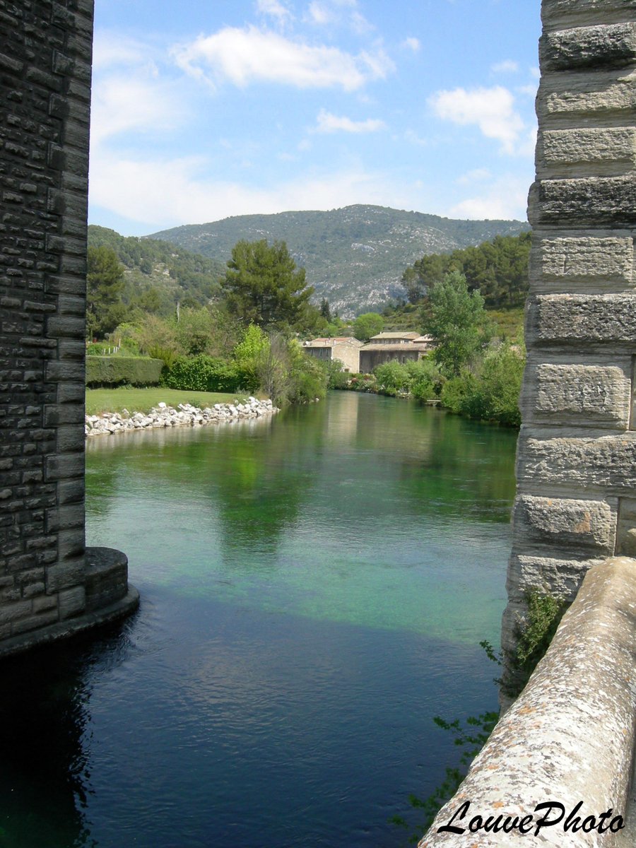 Lalouve86Photo's tweet photo. #rivers #mountain #photography #nature #fontainedevaucluse https://t.co/SZnWhlpiev