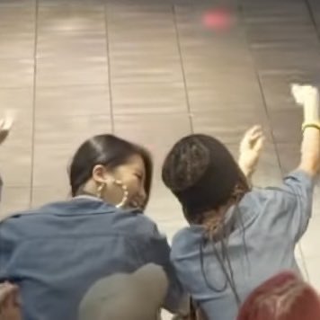 진ㅋ자.. 이게 사랑이 아니면 세상에 잇는 그 어떤 부부도 사랑을 한다고 볼 수 업슴