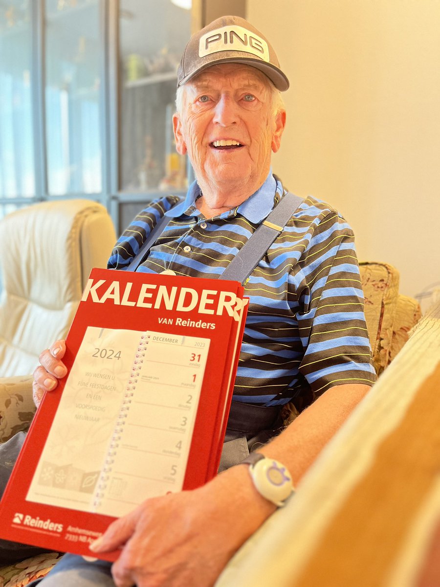 Jeroen_Reinders's tweet photo. Of de kalenders 📆 2024 er al weer waren ? 

En of ik ze dan kom brengen op de Veldhuis locatie van  KleinGeluk 

Papa heeft deze kalenders al ruim 35 jaar weg aan de klanten #vanreinders 

Bedankt #Helios Kalenders https://t.co/1ymFyRuRbV