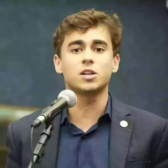 parrudomaluco's tweet image. O NIKOLAS LADRÃO está bravo porque estão chamando ele de NIKOLAS LADRÃO. Por favor parem de postar NIKOLAS LADRÃO pra não chatear o NIKOLAS LADRÃO!