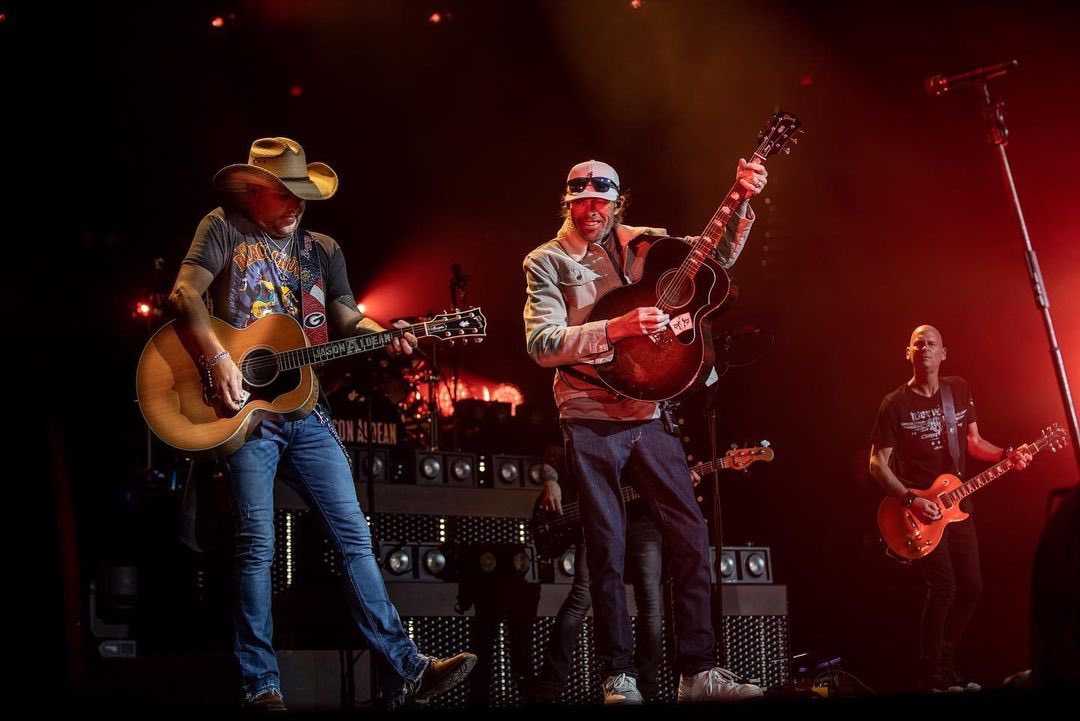 Jason Aldean (@jason_aldean) on Twitter photo Sometimes you just have one of those special nights that you will never forget. I had one of those tonight in Oklahoma City. Thank you to a true fucking legend <a href="/tobykeith/">Toby Keith</a> for coming out tonite. Mad respect and u brought the house down big Dawg! 🤙🏼. 📸: <a href="/justinmrusek/">justin mrusek</a> Sometimes you just have one of those special nights that you will never forget. I had one of those tonight in Oklahoma City. Thank you to a true fucking legend <a href="/tobykeith/">Toby Keith</a> for coming out tonite. Mad respect and u brought the house down big Dawg! 🤙🏼. 📸: <a href="/justinmrusek/">justin mrusek</a>