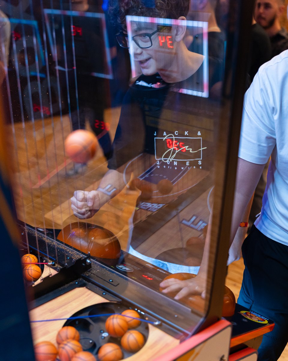 XPortalesports's tweet image. 🔥 Pas një ndeshje epike, Starlabs fiton ICT Charity Tournament. 

🕹Ndërkohë, miqtë tanë nga HyperActive na kan sjellë arcade më të fundit për të gjithë ata që janë pjesë e turneut.

📍 Klan Arena
📺 Live në: twitch.tv/xportalesports 

#KosICT #EsportsKosova