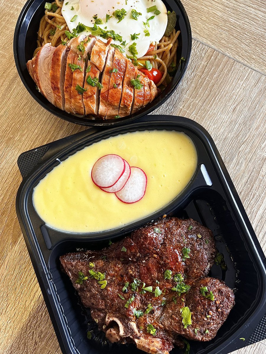 kitchenplug__'s tweet photo. Delivery 0’Clock. 
Garlic Chicken Pasta.
Creamy mash &amp; Steak. https://t.co/goPtRQOtvo