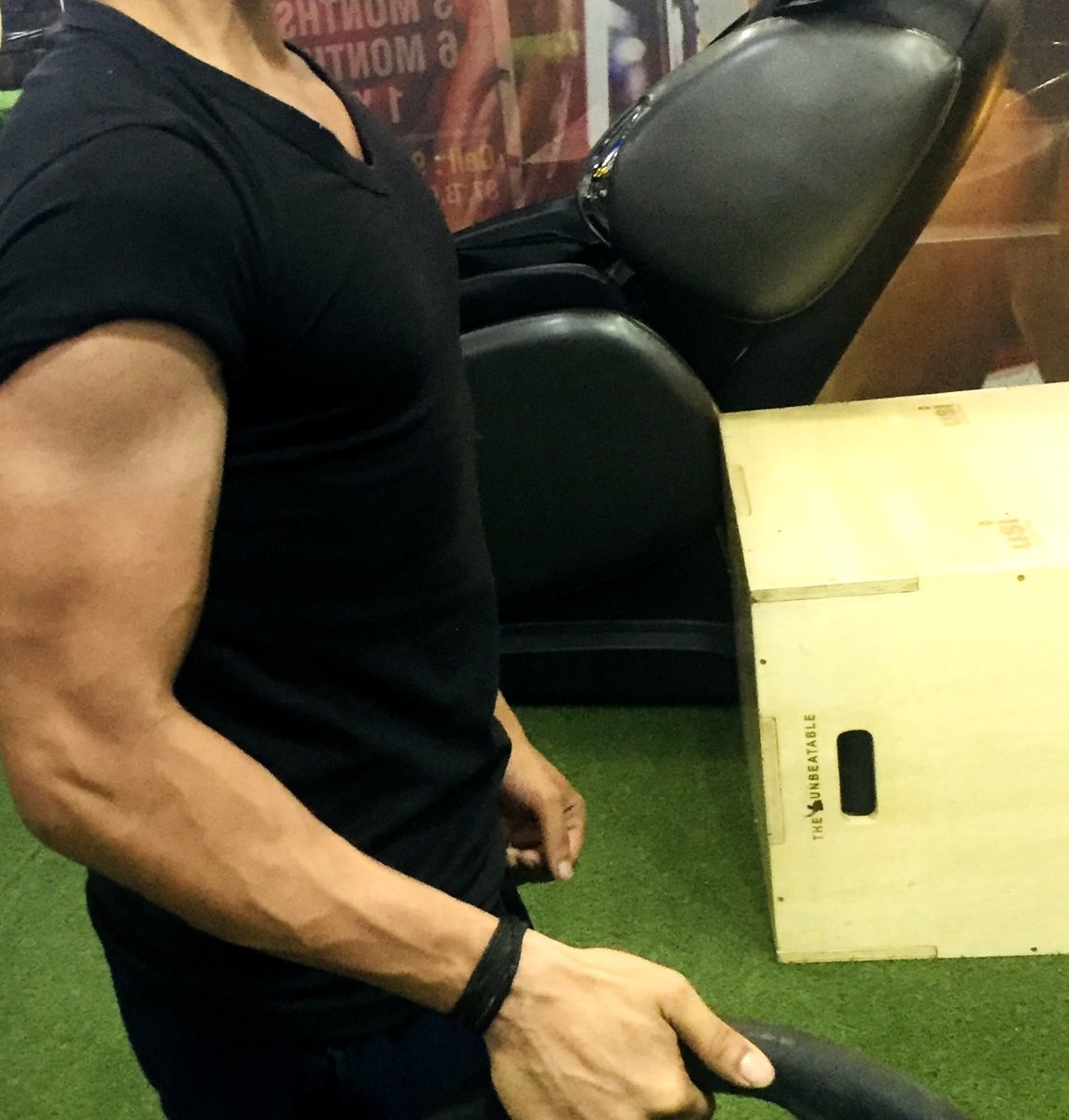 'Flexing my biceps and my determination 💪 #StrengthInProgress
#karandeol #karandeolfans #karandeolfansclub #karandeollovers #imkarandeol #mkarandeol #karandeol
#fitness #karandeolfitness #gym