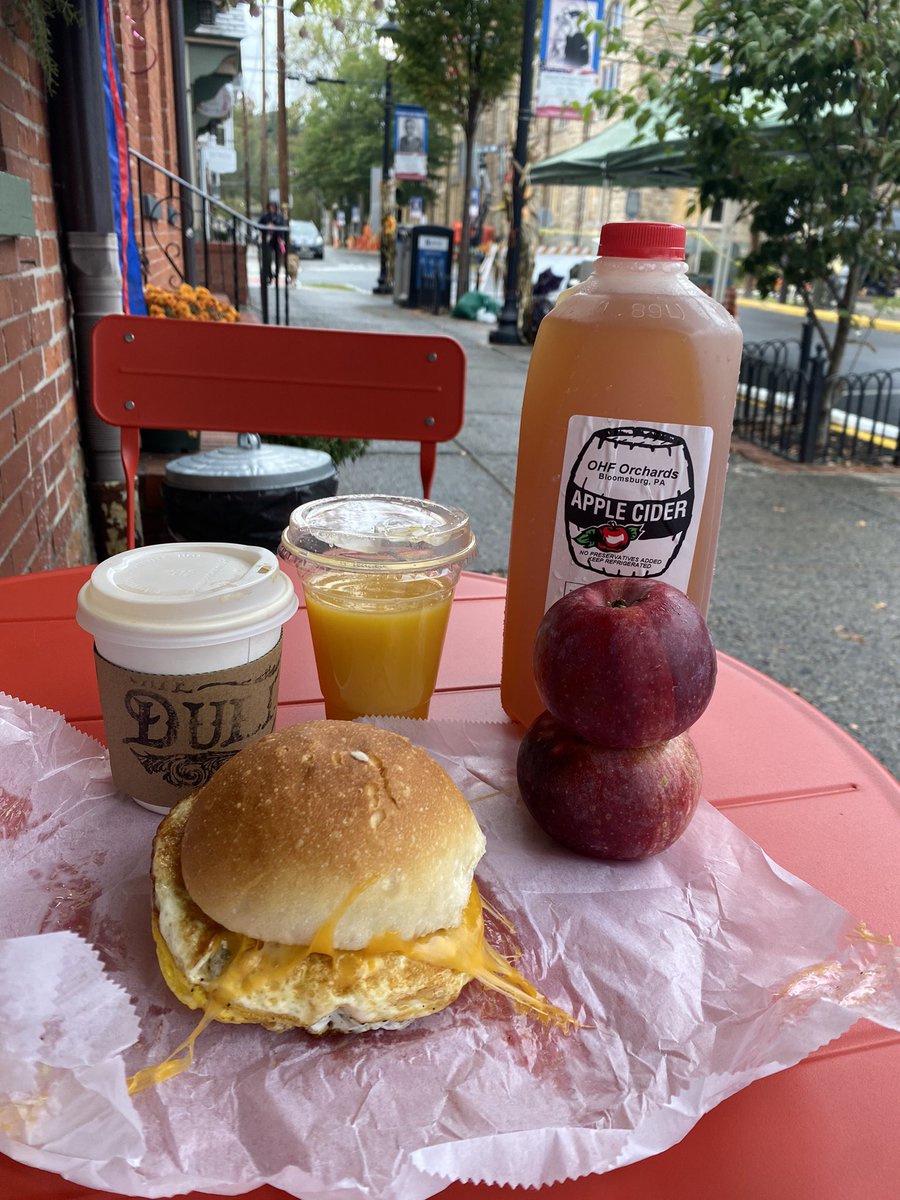 A rainy but peaceful day at the market!