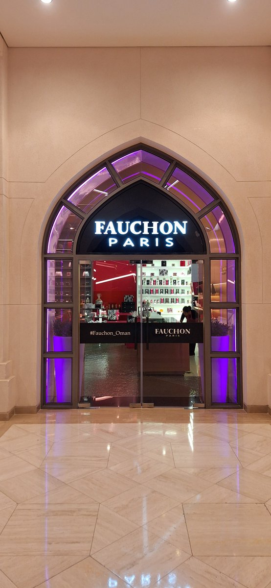 Fauchon Muscat, delicious, in the Royal Opera Gallery. 

omanmbd.com

#mbdtravel #omanmbd @ROHMusic @FAUCHON_Paris