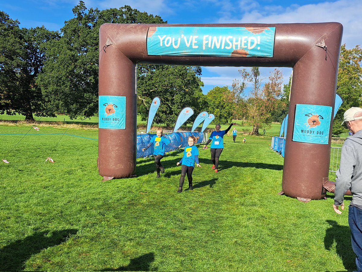 SarahSeaman8's tweet image. So proud of these 2 girls, absolutely smashed the 5K Muddy Dog Challenge and it's fair to say we got muddy 
#healthyselfie @MrJeff85
@staynorHprimary
justgiving.com/fundraising/mu…