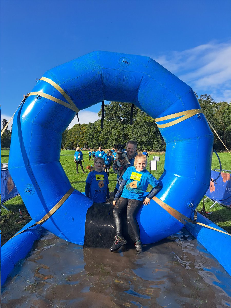 SarahSeaman8's tweet image. So proud of these 2 girls, absolutely smashed the 5K Muddy Dog Challenge and it's fair to say we got muddy 
#healthyselfie @MrJeff85
@staynorHprimary
justgiving.com/fundraising/mu…
