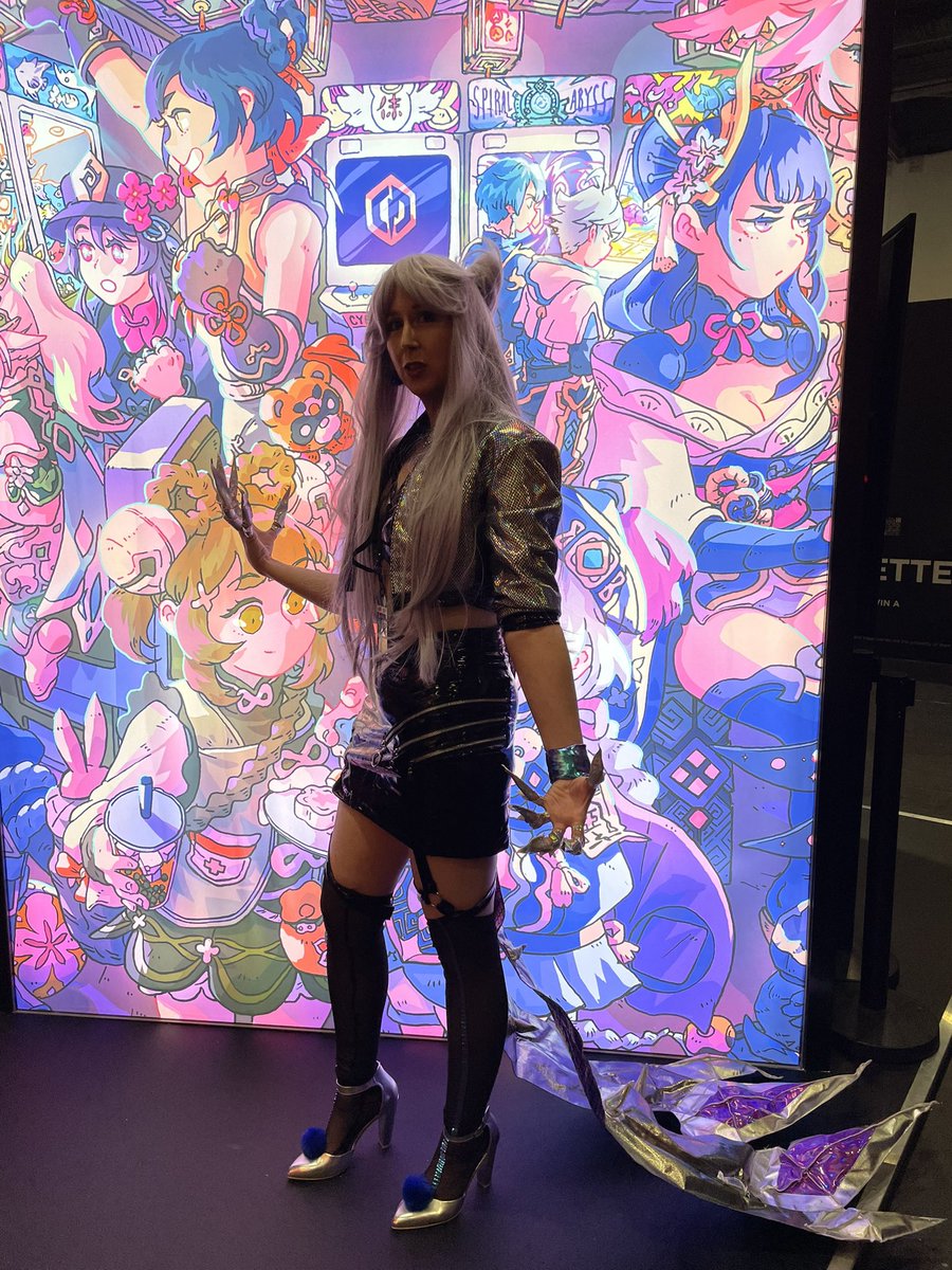 rogueknightzero's tweet photo. At #egx2023 with this VILLAIN. @MrzRogue’s first cosplay and she has nailed it!

#KDA #LeagueOfLegends https://t.co/0Xk8YPhP2h