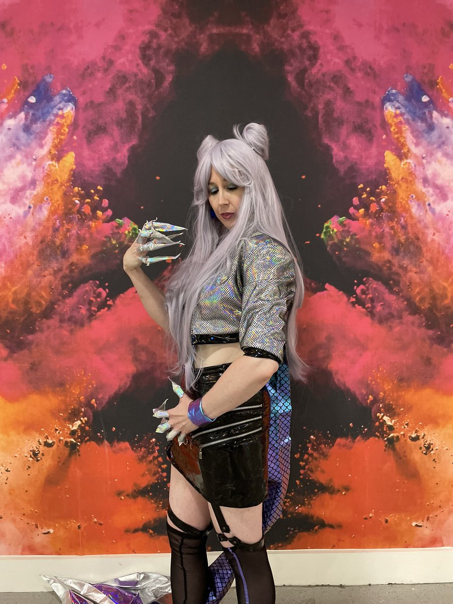 rogueknightzero's tweet photo. At #egx2023 with this VILLAIN. @MrzRogue’s first cosplay and she has nailed it!

#KDA #LeagueOfLegends https://t.co/0Xk8YPhP2h