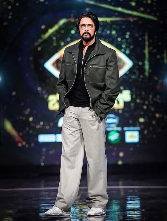 BosTeam_Gokak's tweet photo. ಕಿಚ್ಚನ ಲುಕ್ ನೋಡಲು ಎರಡು ಕಣ್ಣು ಸಾಲದು! 😘😘

👑👑 @KicchaSudeep 😘
#BBK10 #HappyBiggBoss #KichchaSudeep #ColorsKannada 
#BOSTeam_Gokak #MaxTheMovie
#ಬಣ್ಣಹೊಸದಾಗಿದೆ #ಬಂಧಬಿಗಿಯಾಗಿದೆ 
PC: @ColorsKannada https://t.co/2iRN3zArcQ
