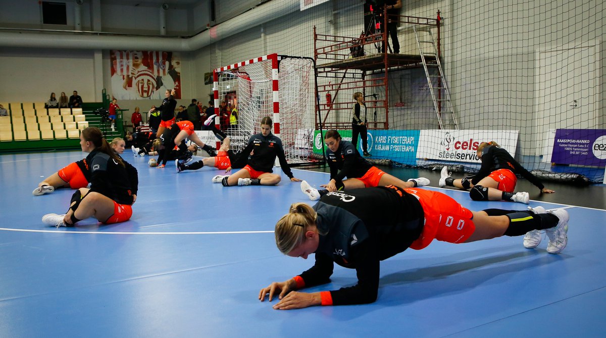 EHFEURO's tweet photo. 🔔 #ehfeuro2024 round 2 is here and the first matches of the day are about to start ⚠️

15:00 CEST ⏰
🇫🇮 FIN vs NED 🇳🇱
🇦🇿 AZE vs ESP 🇪🇸

#catchthespirit https://t.co/jm5bVPeYso
