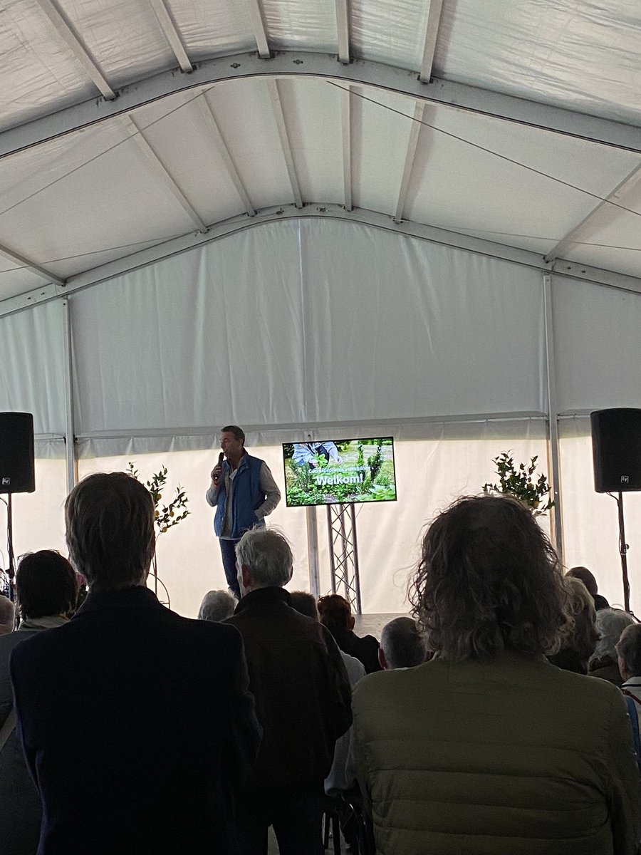 De bijeenkomst ‘bespreken plannen <a href="/NieuweKern/">NIeuweKern_groen_wonen_naast_volkstuinen</a>’ van <a href="/AmsterdamNL/">Gemeente Amsterdam</a> en <a href="/Ouder_Amstel/">Gem. Ouder-Amstel</a>, georganiseerd door de 4 volkstuin parken (Federatie, Ons Lustoord, Dijkzicht en Nieuw Vredelust) is zeer goed bezocht. Betrokken tuinders denken graag mee om tuinen te beschermen.