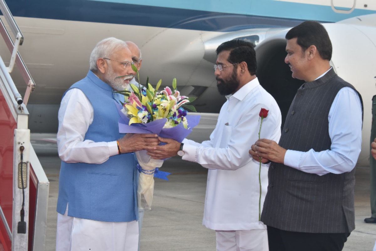 Prime Minister #NarendraModi arrived in #Mumbai where he would inaugurate the 141st International Olympic Committee (IOC) Session at Jio World Centre. @iAbhinayD