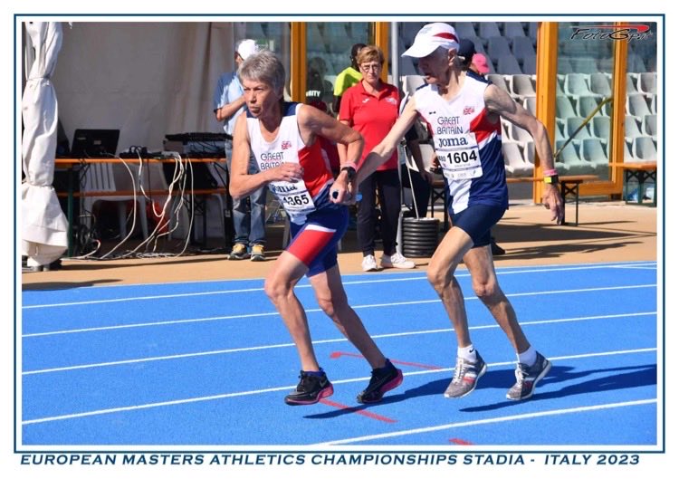 AnneDOCKERY6's tweet photo. Mixed 4x400 relay handover. We got Gold. https://t.co/J4pjJmEiSY