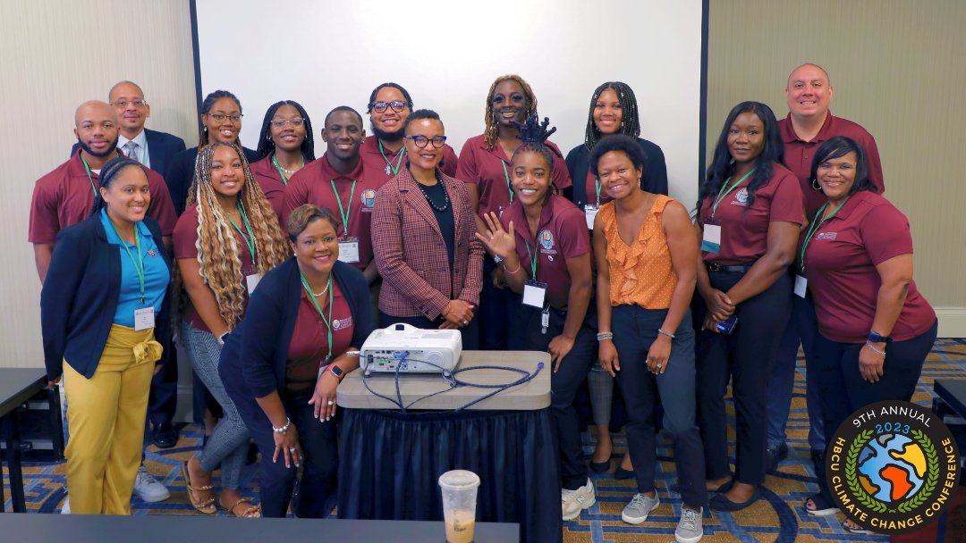 EJHBCU's tweet photo. Elevating our environmental ambitions with DOE Director Shalanda Baker at #HBCUCCC2023! 🌍💬 From expert advice to Q&A gems, she met with #TSU students, guiding the path for the next wave of climate champions. #InspiredMinds #EnvironmentalLeadership #BullardCenter #DSCEJ @ENERGY https://t.co/6cFR4YNNEn